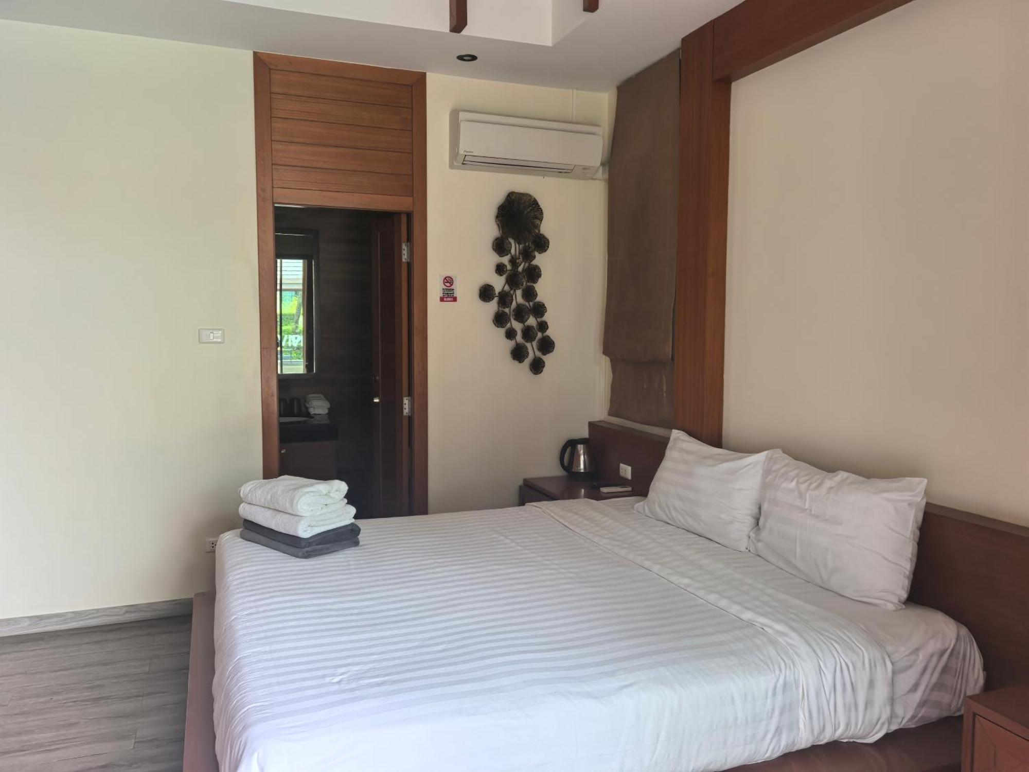 Phuket Meet Holiday Hotel 普吉岛相遇花园度假酒店 Rawai Exterior photo